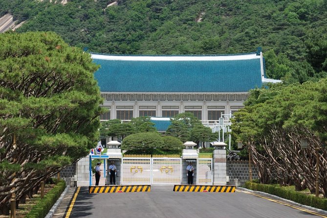 Korean Palace and Market Tour in Seoul Including Insadong and Gyeongbokgung Palace - UNESCO Palace Day: Gyeongbokgung’s halls to Changdeokgung’s gardens