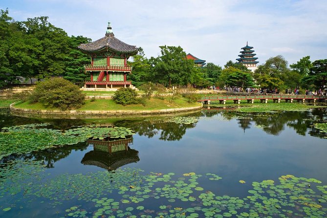 Korean Palace and Temple Tour in Seoul: Gyeongbokgung Palace and Jogyesa Temple - The ginseng center and City Hall: useful stop or sales trap