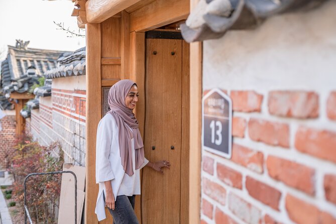 Layover Tour from Incheon Airport to Seoul with a Tour Specialist - Bukchon Hanok Village and Jogyesa Temple: tradition you can actually feel