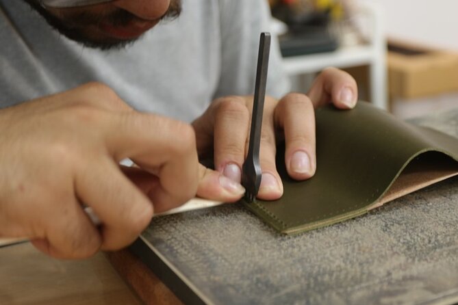 Leather Products Workshop in Seoul - Instructors, Conversation, and the Small-Group Advantage
