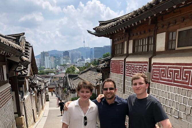 Lee’s Private 4-hour Customized Seoul Tour - Palace time without the usual chaos