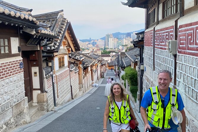 Market Food Tour & Evening E-bike Ride in Seoul - The Blue House moment and a night ride through the financial district