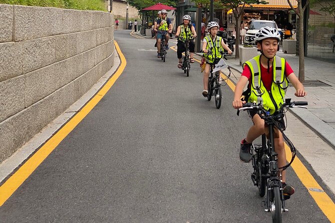 Market Food Tour & Evening E-bike Ride in Seoul - Cheonggyecheon Stream to royal gates: starting with easy Seoul wins