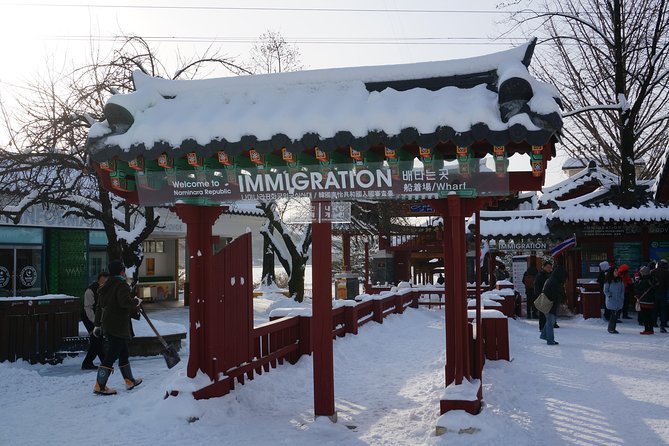 [Perfect Private Tour] Nami island, Petite France and Organic Strawberry Farm - Stop 3: Aram Berry Farm and the strawberry-picking payoff