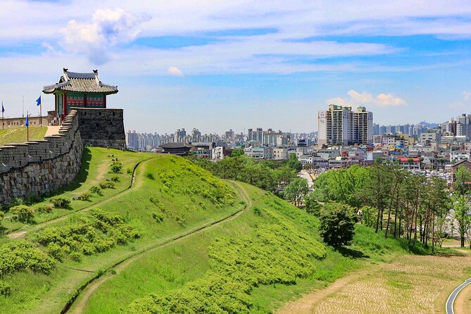 Private Day Trip to Korean Folk Village and Hwaseong Fortress - Lunch Break: How the Free Meal Time Can Be a Win