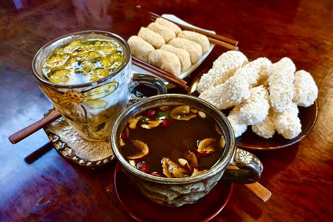 Private Downtown Seoul Food & Market Tour with 8+ Tastings - One of the Five Grand Palaces in a Jongno park setting