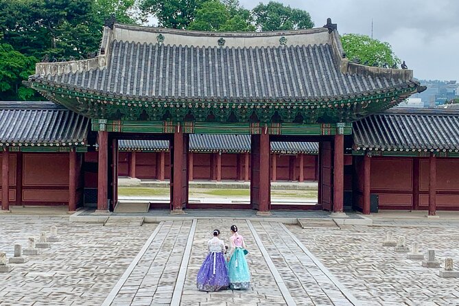 Private Full-Day Guided Tour in Seoul with Lunch, Tea and Dinner - Cheonggyecheon Stream: a break from buildings
