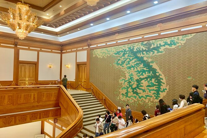 Private Full-Day Guided Tour in Seoul with Lunch, Tea and Dinner - HiKR Ground: quick K-Pop and tourism context