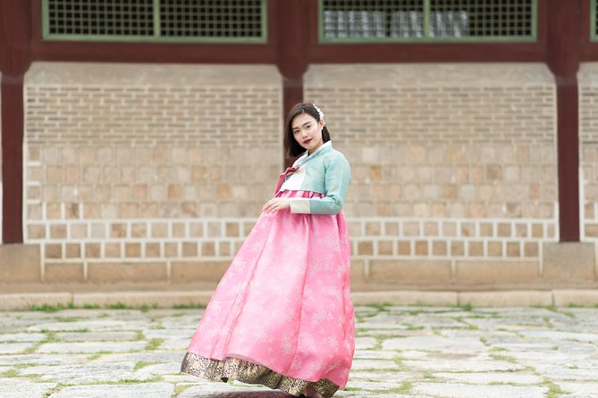 Private Palace Photo Shoot in Seoul with a Photographer - What the photographer actually does for your photos