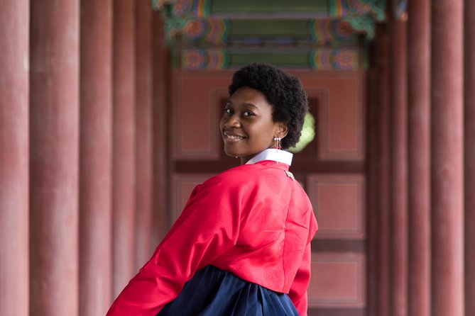 Private Palace Photo Shoot in Seoul with a Photographer - Background variety: how you go from one spot to many looks