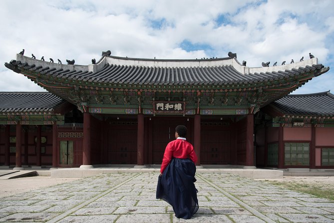 Private Palace Photo Shoot in Seoul with a Photographer - The 3-hour flow: hanbok choice to delivery-ready digital files