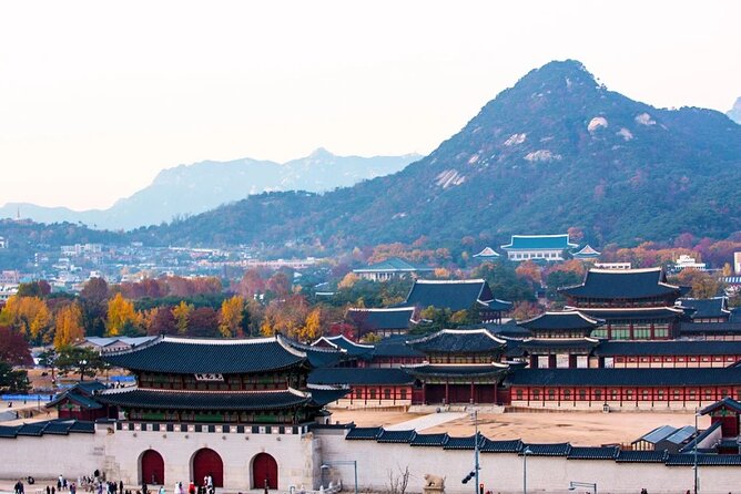 Private Seoul City Tour Palace, village, temple, market - Insadong: crafts, antiques, and the shopping street for culture