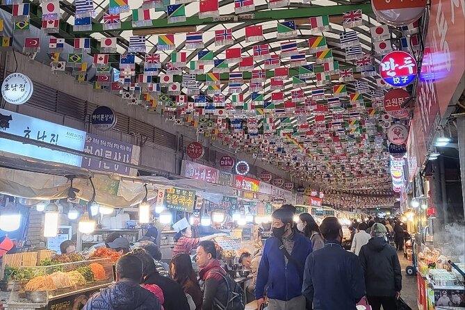 Private Seoul City Tour Palace, village, temple, market - Jogyesa Temple: a calm start before the palace drama