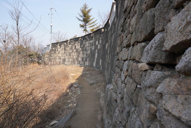 Private Seoul Wall Trekking [Inwangsan, Bugaksan, Naksan Park, N-Seoul Tower] - Lunch after Inwangsan and Bugaksan: fuel that keeps the day enjoyable
