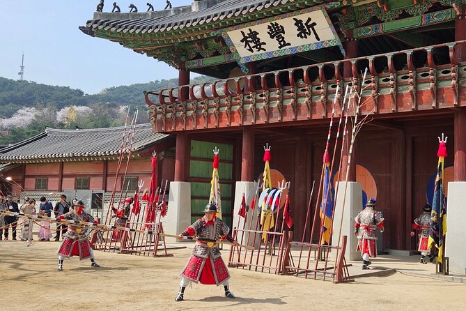 Private Tour around Suwon UNESCO Fortress and Korea Folks Village - Private transport from Seoul: the comfort math