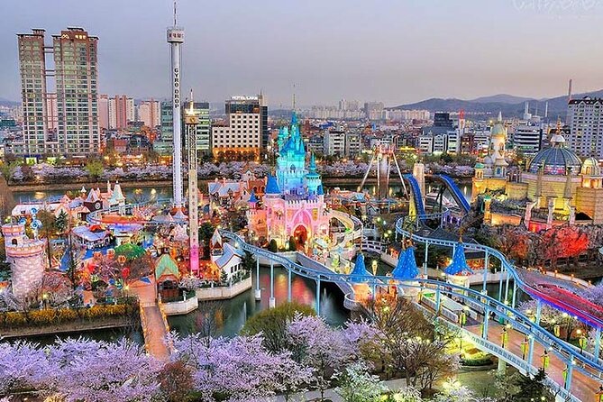 Private tour Lotte World,Tower,Aquarium(All Tickets are included) - Gangnam Style Hands and Youngdongdaero COEX: Fast Context in a Famous Neighborhood