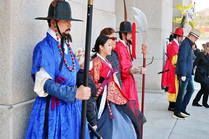 Private Tour : Royal Palace & Traditional Villages wearing Hanbok - Packing and comfort tips for a 9-hour Hanbok day