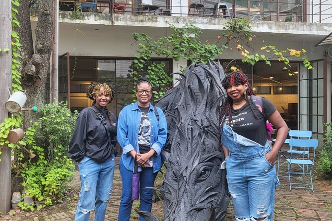 Seongsu-dong Walking Tour: K-Pop, Culture, Cheer, Friends & Relax - Understand Avenue: shopping energy with a pop-culture pulse