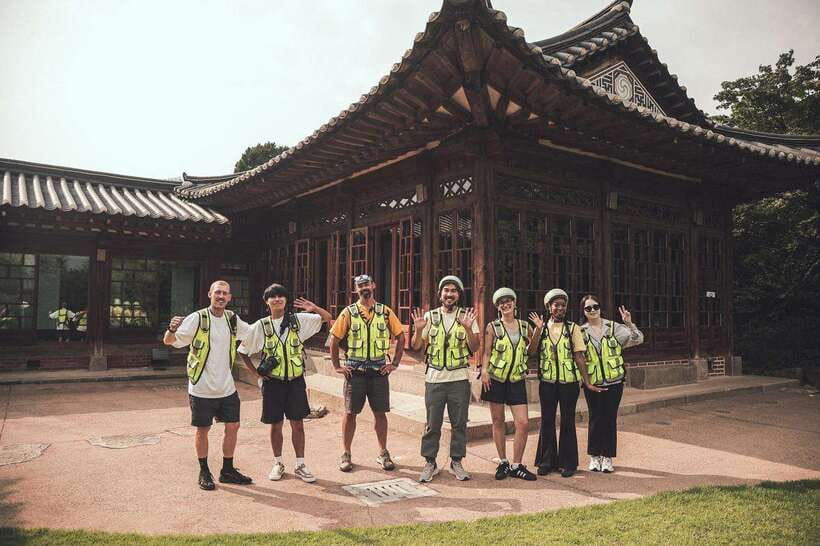 Seoul: Afternoon Ebike tour and "Happy Hour" food and drinks - Ikseon-dong’s Romantic Alleys and a Dessert Moment