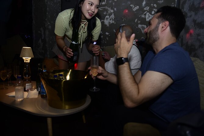 Seoul: Apgujeong Premium Pub Crawl with VIP Bottle Service - Your guides, group size, and pacing (max 15)