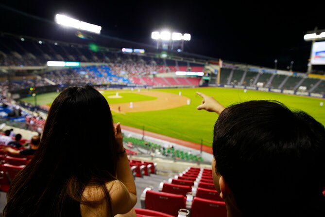 Seoul: Baseball Game Ticket with Dinner/Beer with the host - Meeting at Sports Complex Station: how not to waste time