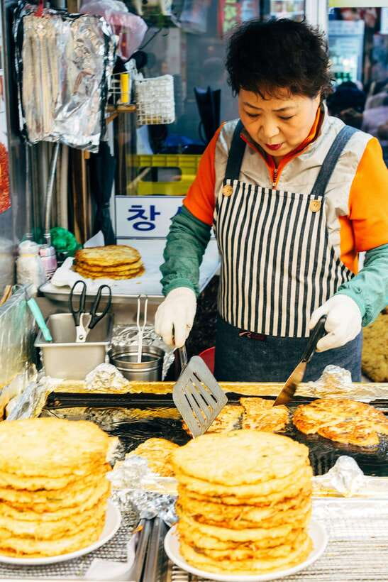Seoul : Best of Seoul Private Walking Tour - Walking and public transport: the pace you should expect