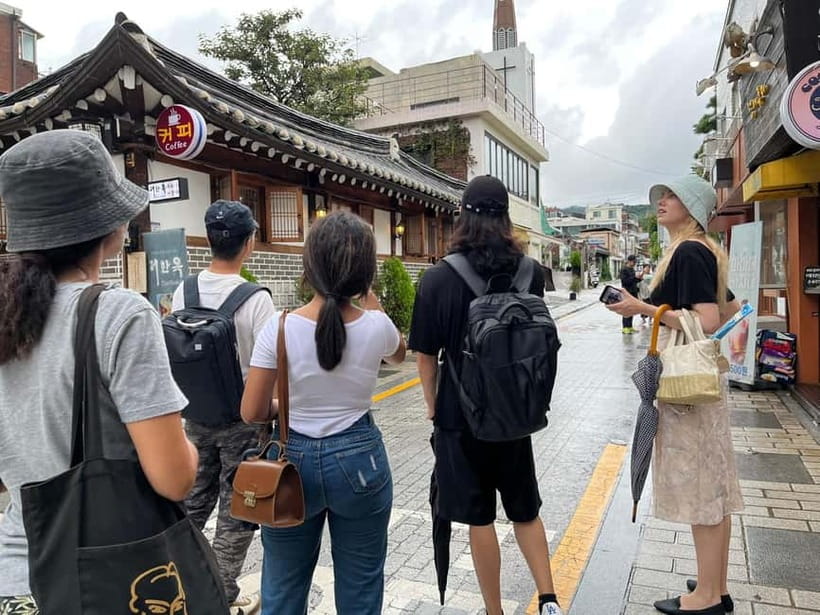 Seoul: Bukchon Hanok Village Walking Tour - Bukchon Hanok Village: Seoul’s 600-Year Neighborhood Mood