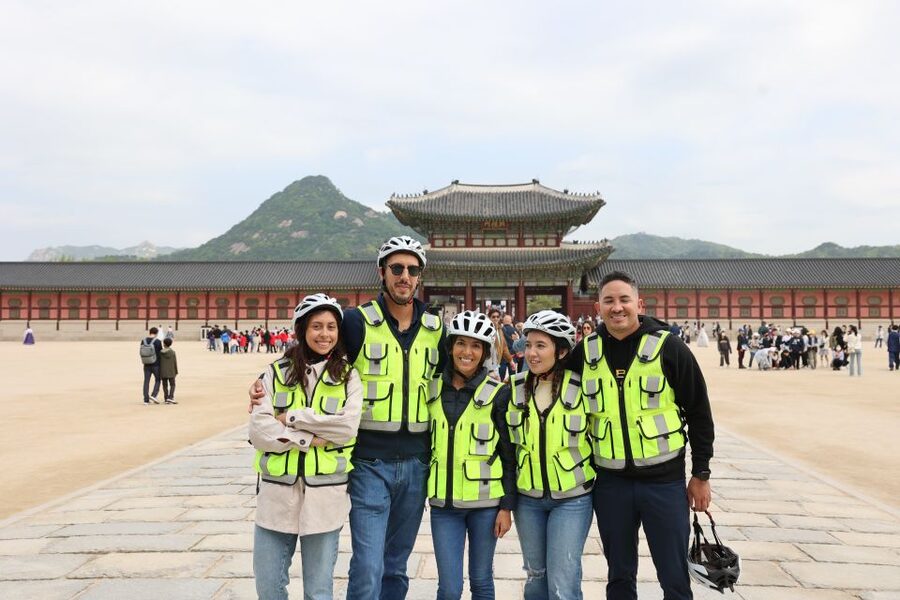 Seoul: City Highlights eBike Tour - Tongin Traditional Market: snack time that feels local, not random