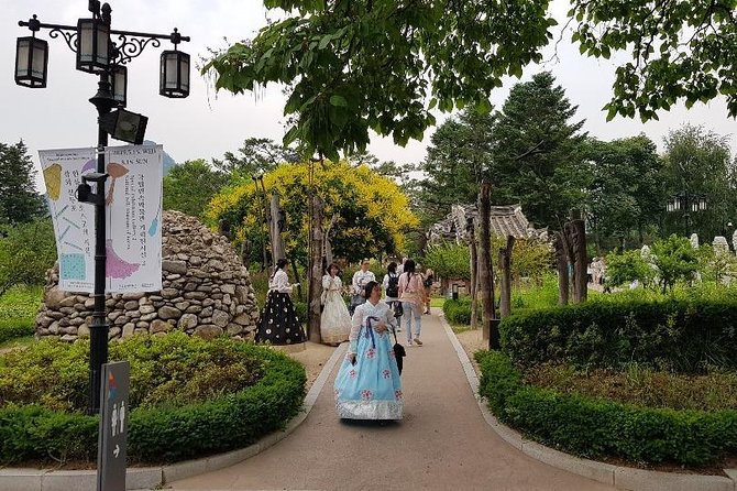 Seoul City Walking Private Tour (3hours) - Bukchon Hanok Village: 900 traditional houses worth your camera