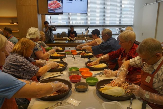 Seoul Cultural Tour - Kimchi Making, Gyeongbok palace with Hanbok - Ginseng or Amethyst on the Way Back: A Business-Style Bonus