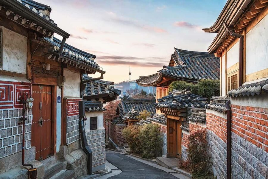 Seoul Day Tour: Gyeongbok Palace, Bukchon, Gwangjang Market - Gyeongbokgung Palace after dark: history plus filming-location vibes