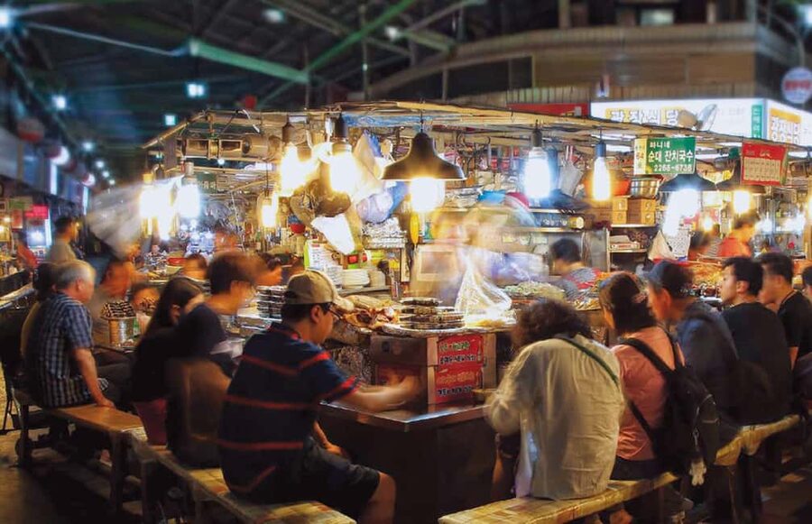 Seoul Day Tour: Gyeongbok Palace, Bukchon, Gwangjang Market - Gwangjang Market dinner break: street food time that keeps the day grounded