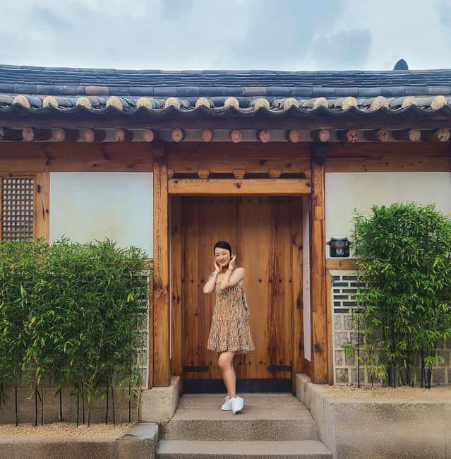 Seoul Day Tour: Gyeongbok Palace, Bukchon, Gwangjang Market - Van transfers, entrance fees, and what your ~$41 price is buying