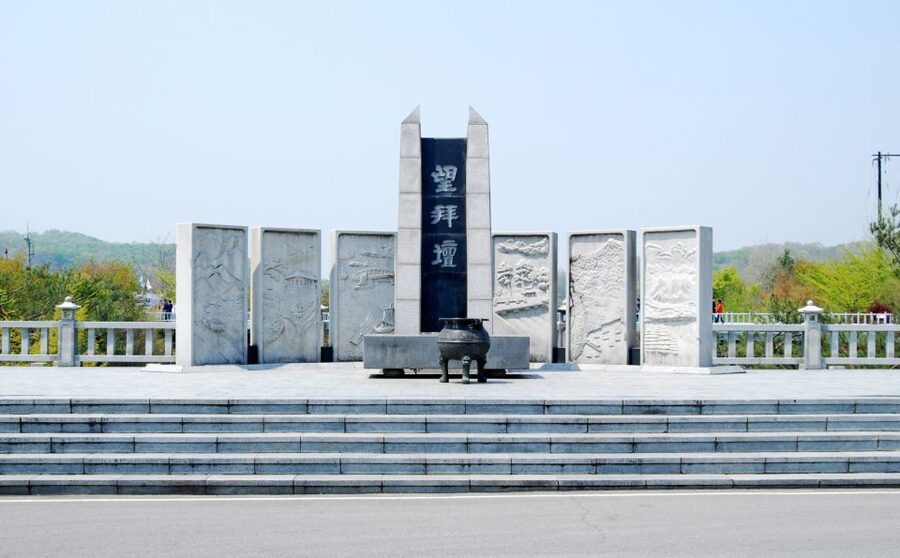 Seoul: DMZ, Gyeongbokgung Palace & City Tour - War History Pavilion and Imjingak: connecting artifacts to emotion