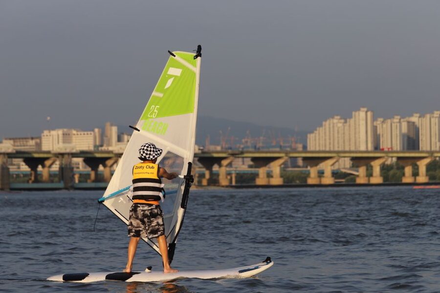 Seoul : Efoil Experience in Han River - Check-In at Zooty: Locker, Shower, and the “Club No. 25” detail