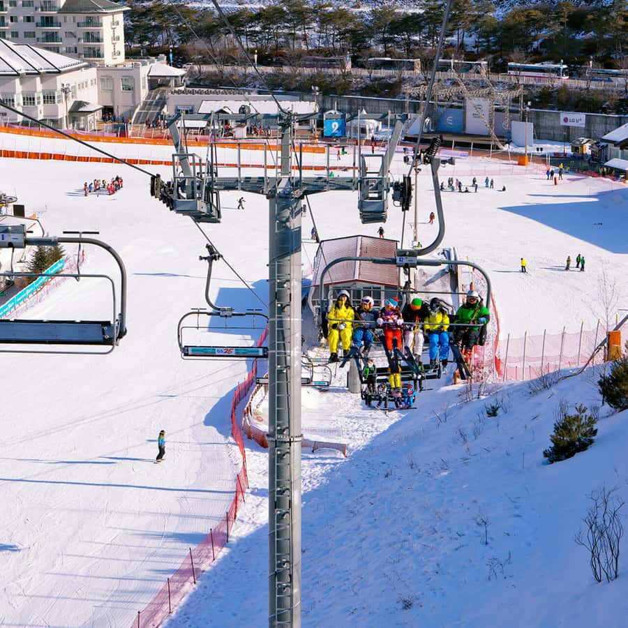 Seoul: Elysian Gangchon Winter Ski Resort Fun Day Tour - Gear and clothing setup: less hassle, faster snow time