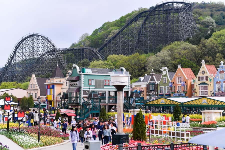 Seoul: Everland Theme Park Admission Ticket with Transfer - Evening returns and park closing times: plan your last rides carefully