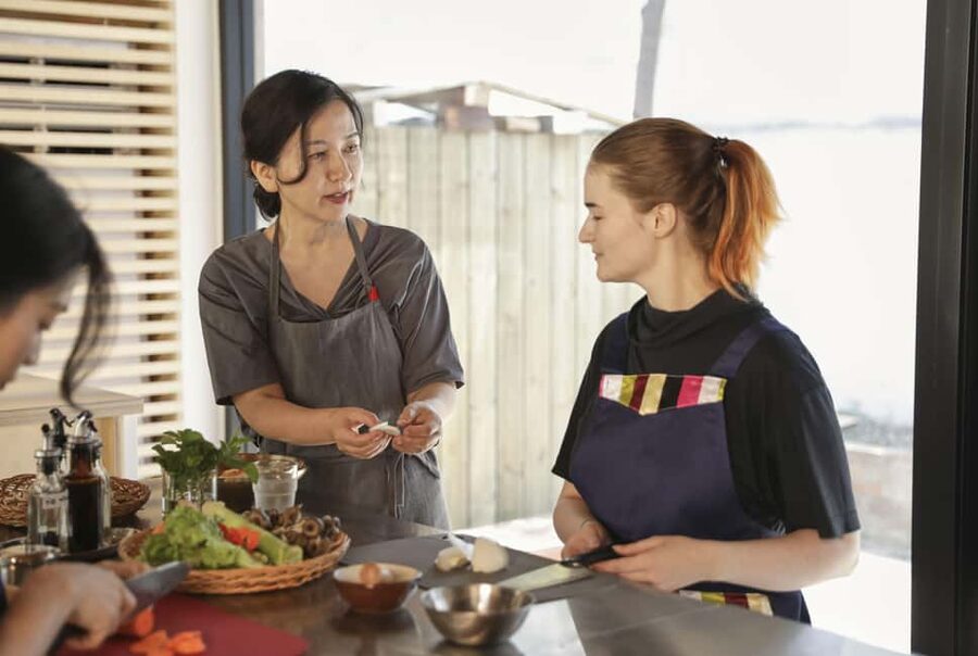 Seoul: Experience Korean Cooking in Modern Hanok Kitchen - Meeting point and getting there: Bukchon without the stress