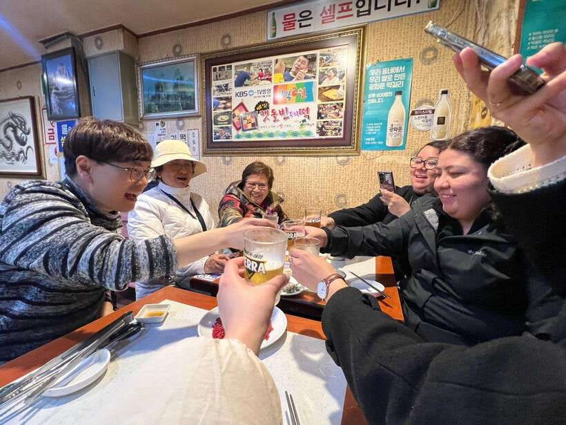 Seoul: Fearless Foodie Gwangjang Market Food Adventure - What You Will Eat: market classics, comfort snacks, and spicy surprises