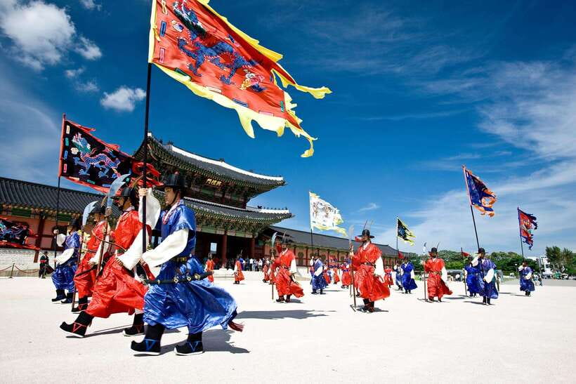 Seoul: Full-Day Royal Palaces Private Tour - Gyeongbokgung Palace and the Royal Guard Changing Ceremony