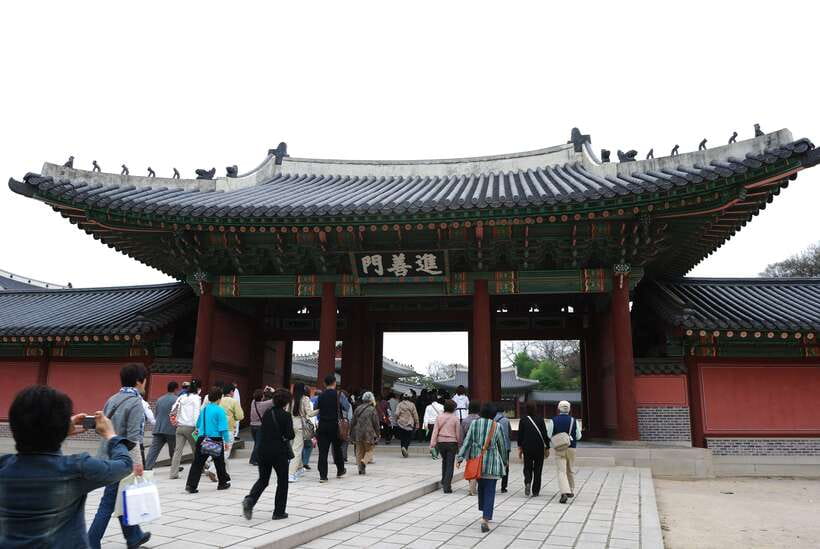 Seoul: Full-Day Royal Palaces Private Tour - Insadong Antique Shop Alley: Souvenirs With Street-Level Context