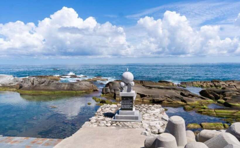 Seoul: Gangneung BTS K-Pop & K-Drama Filming Locations Tour - Anmok Beach and Gangneung Coffee Street style strolling