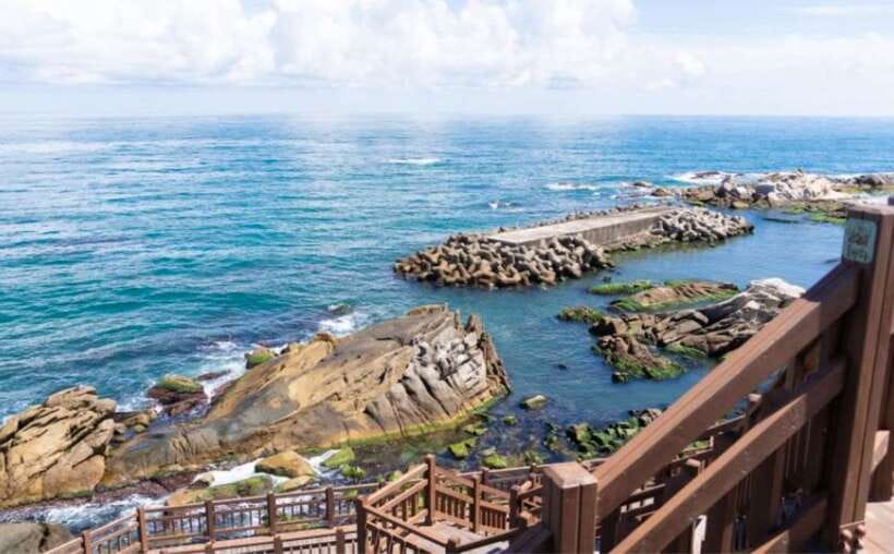 Seoul: Gangneung BTS K-Pop & K-Drama Filming Locations Tour - Jumunjinhaesuyokjang photo stop: small coastal scene, quick payoff