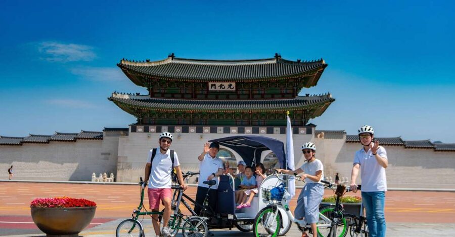 Seoul: Guided Small Group V.I.P Morning Pedicab Tour - Cheonggyecheon + Gwanghwamun: water, gates, and quick photo logic