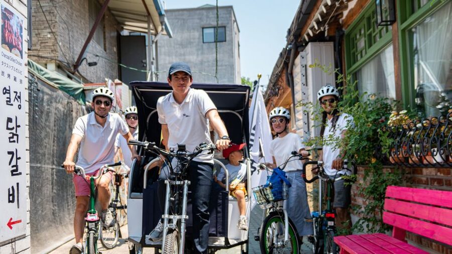 Seoul: Guided Small Group V.I.P Morning Pedicab Tour - The extra short stop for shopping and local texture