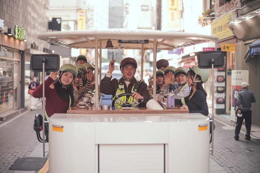 Seoul: Guided Tram Tour with Snacks and Hidden Alleys - Insadong and Ikseondong Hanok Village: culture streets and real browsing time