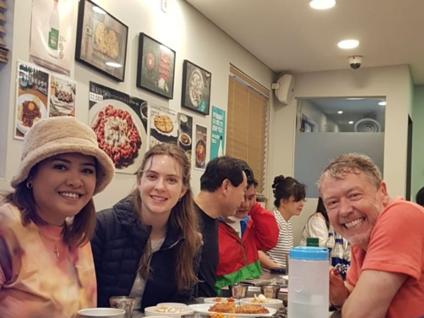 Seoul: Gwangjang Market Netflix Food Tour - Guides make the difference: stories, pacing, and smarter food choices