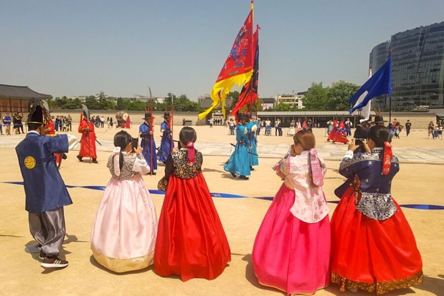 Seoul: Gyeongbok Palace and Bukchon Hanok Walking Tour - City Hall to Gyeongbokgung: a smooth start for first-timers