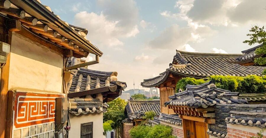 Seoul: Gyeongbok Palace and Bukchon Hanok Walking Tour - Public transport tips that actually help you later