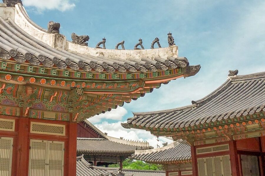 Seoul: Gyeongbok Palace and Bukchon Hanok Walking Tour - Pace, comfort, and what to wear